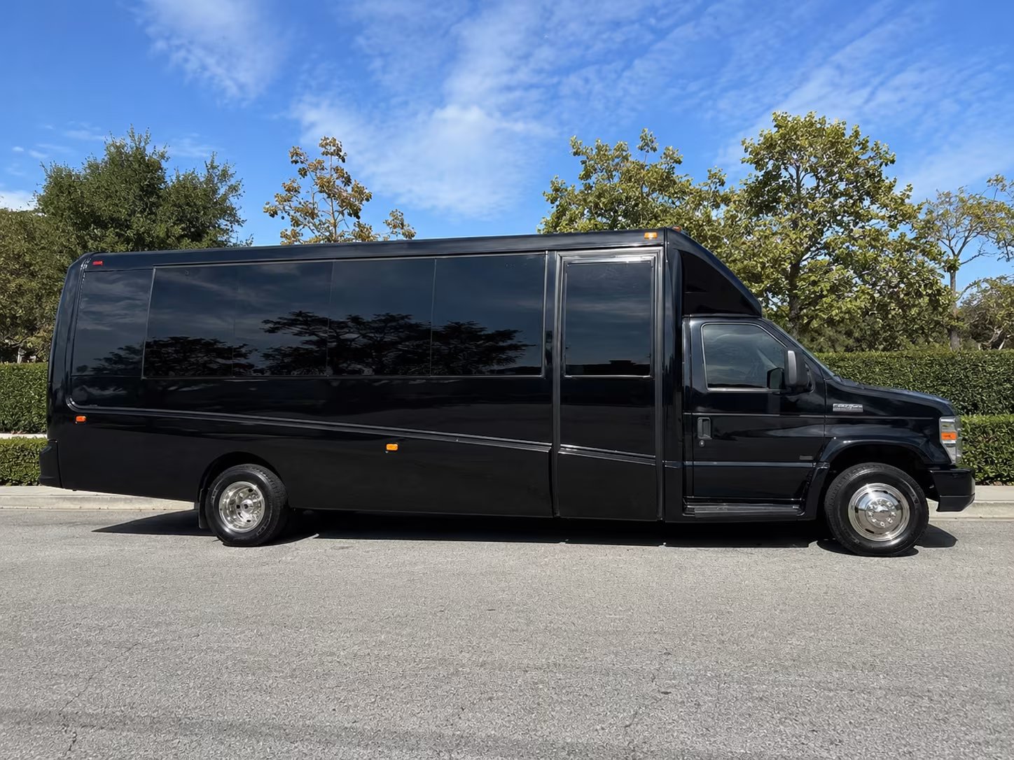 minibus rentals for small group winery tours around nampa and caldwell